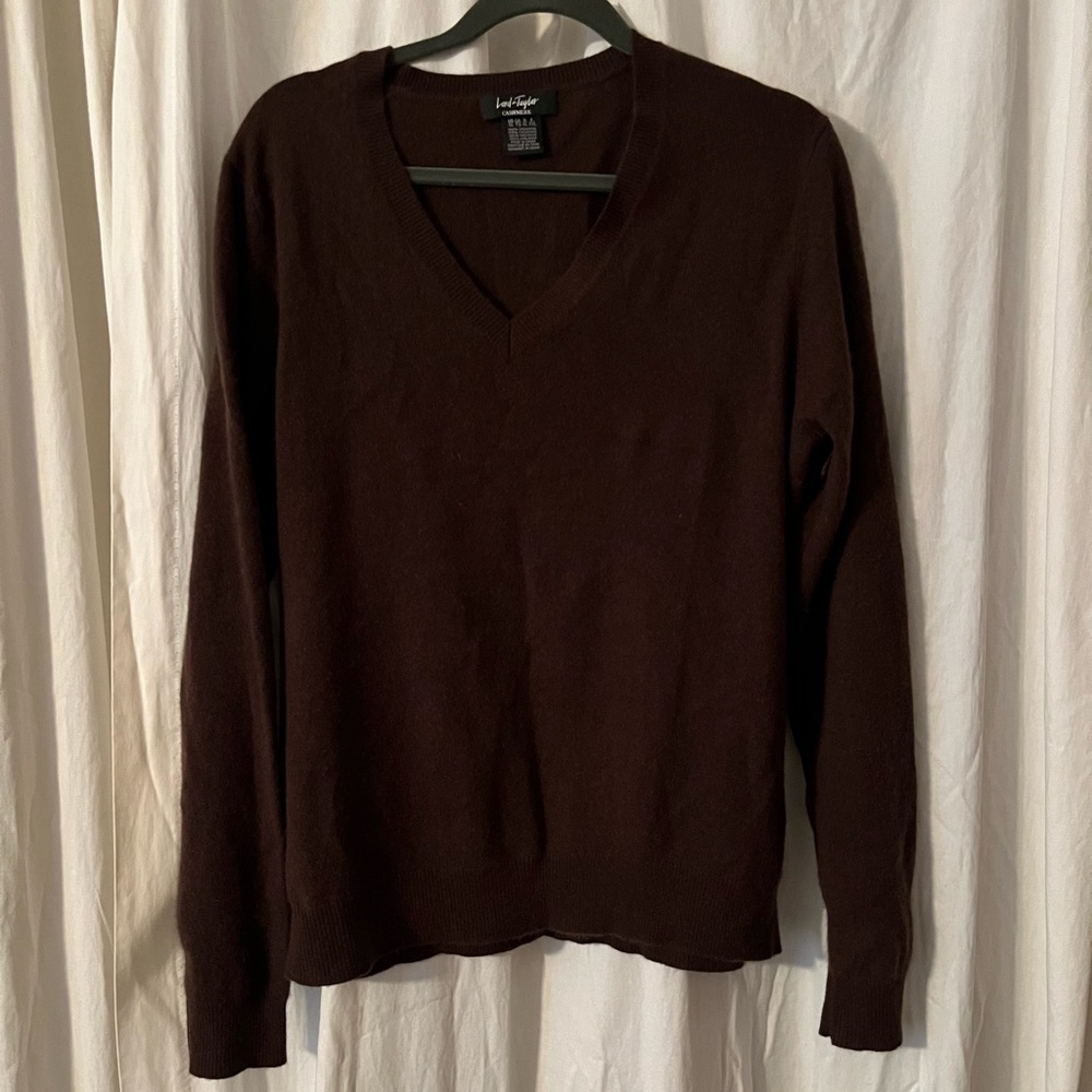 Lord &taylor cashmere vneck sweater